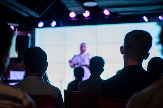 The BLUFF Framework for Management Keynotes